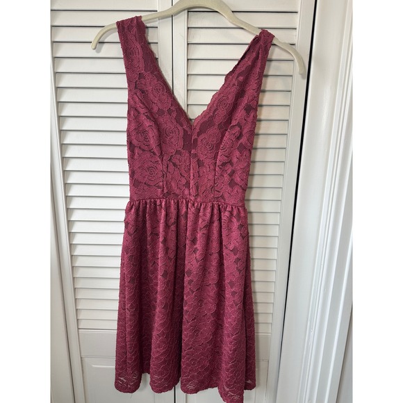Fervour Dresses & Skirts - Fervour Burgundy Floral Lace V-Neck Fit and Flare Mini Dress Womens XS (52)